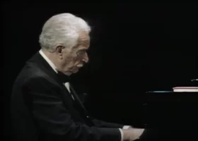 Legendary Victor Børge playing Clair de Lune