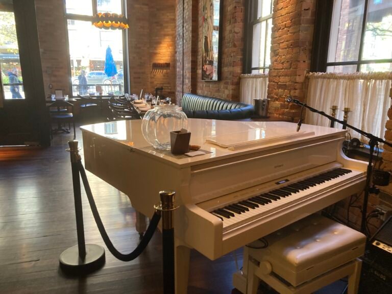the berczy piano bar 768x576
