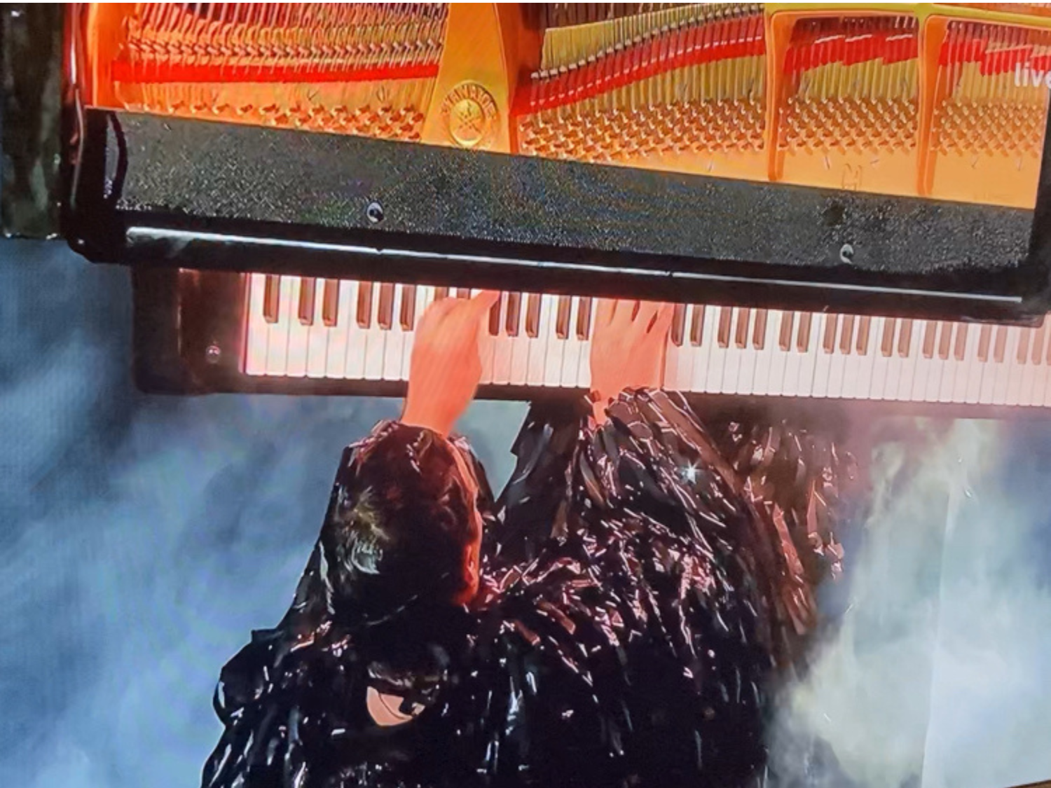 memorable-piano-performance-captivates-at-france-2024-olympic-closing-ceremony-2 memorable-piano-performance-captivates-at-france-2024-olympic-closing-ceremony-2