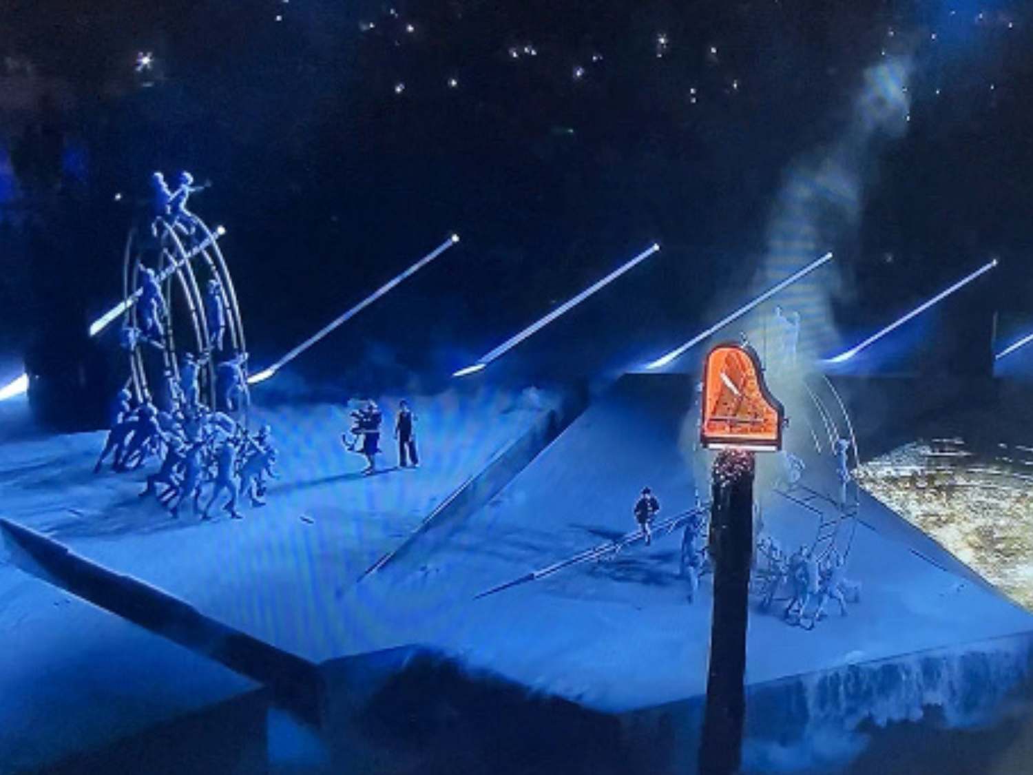 memorable-piano-performance-captivates-at-france-2024-olympic-closing-ceremony-3 memorable-piano-performance-captivates-at-france-2024-olympic-closing-ceremony-3